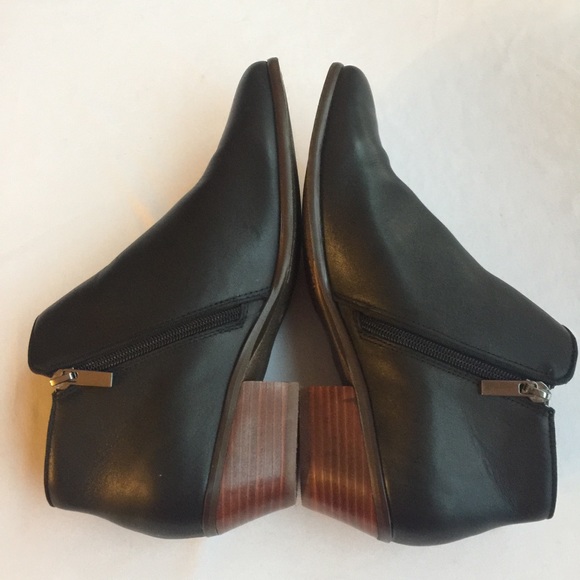 CROWN VINTAGE BLACK LEATHER BOOTIES SIZE 10M